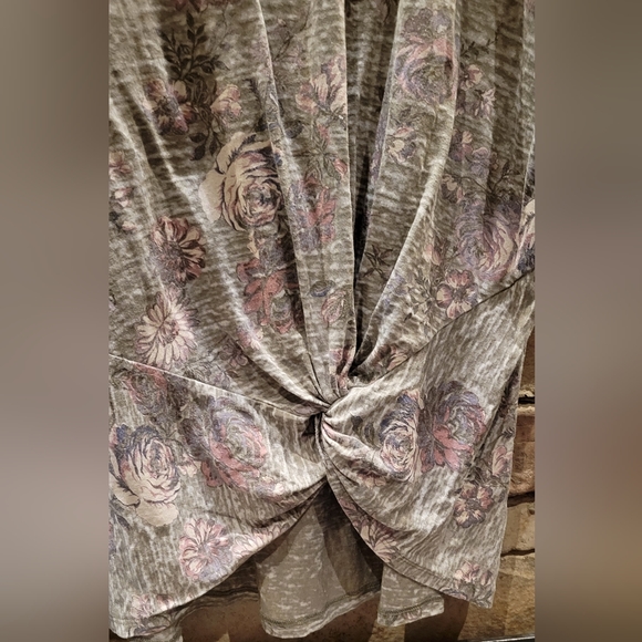 Maurices Knotted Rose Tee - Picture 7 of 7